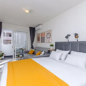 Apartment Side By Side, Split